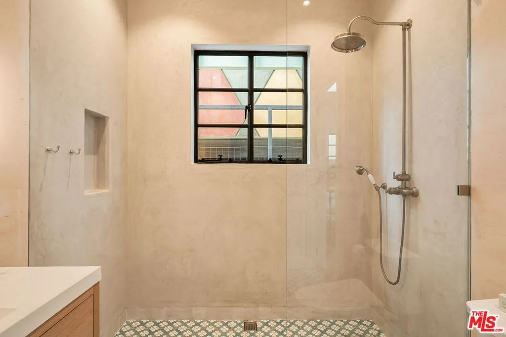 207 Entrada Drive, Santa Monica, California 90402 home-pic-17